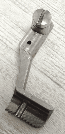 Лапка прижимная внутренняя Pfaff 145 (7.9 mm) 2/158 от магазина Promily в Невинномысске